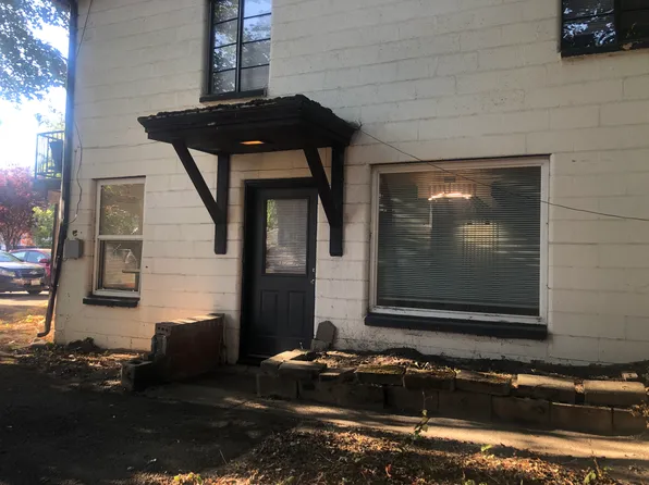 1068 NE B St, Pullman, WA 99163