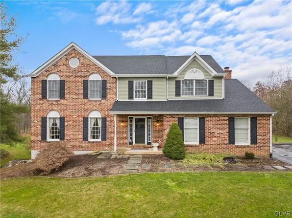 1979 Goldenrod Dr, Macungie, PA 18062