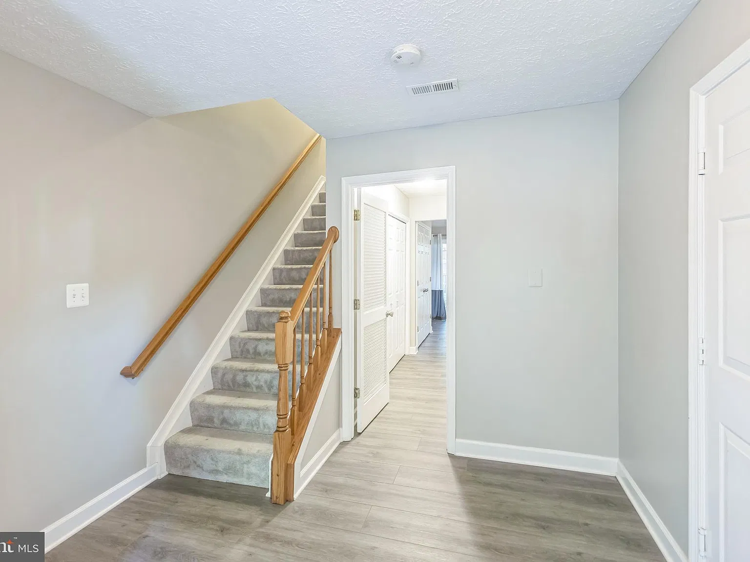 3 bed, 4.0 bath, 1988 sqft, $3,065 — Photo 4