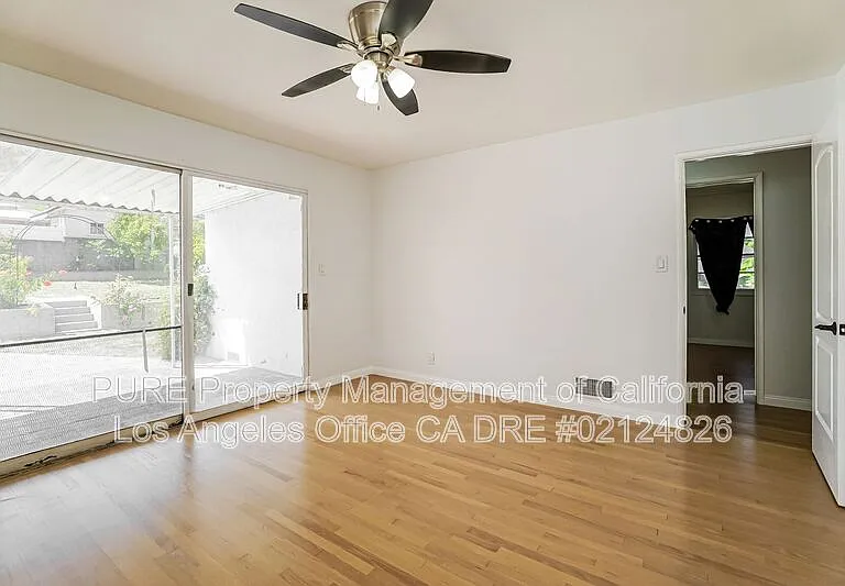 215 N Western Ave — Photo 10