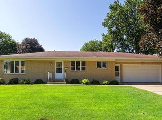 594 32nd Ave, East Moline, IL 61244