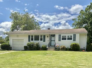 220 Sugarwood Ln, Central Islip, NY 11722
