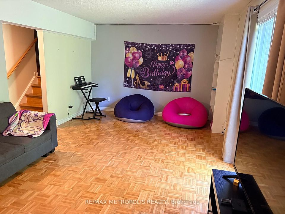1st image of 30 Clarendon Cres #21
