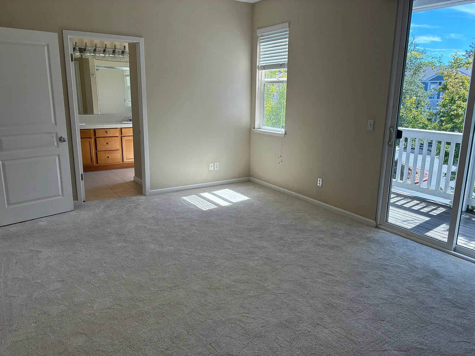 3 bed, 2.5 bath, $3,500 — Photo 3
