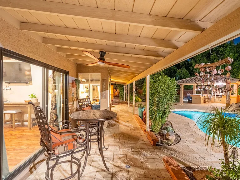 372 W Amoroso Dr — Photo 74