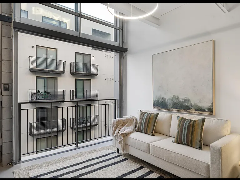 360 W Broadway #403 — Photo 10