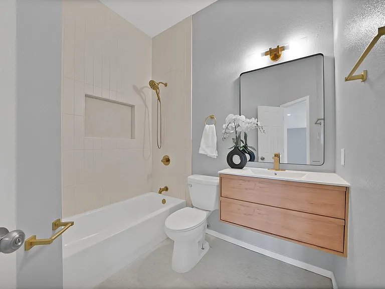 137 Heritage Dr — Photo 32