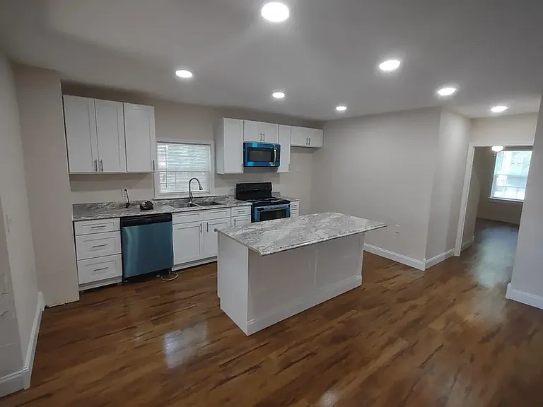 1881 N Campbell Ave — Photo 6