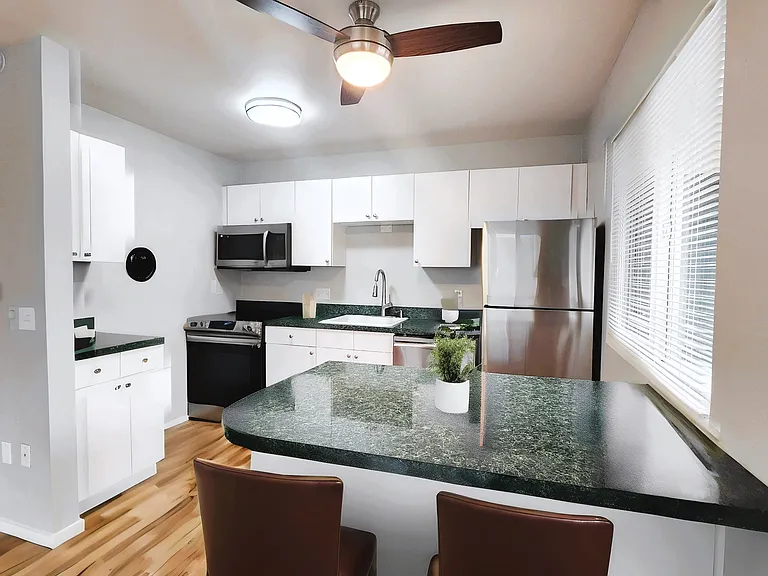 Hawaiian Apartments — Photo 20