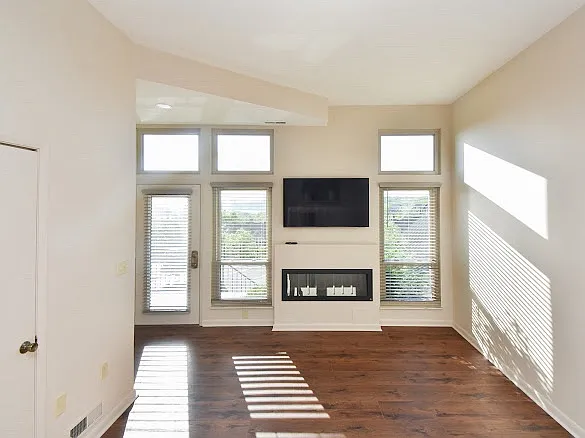 562 Tusculum Ave — Photo 9