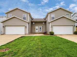 2614 Carrington Ln, Bloomington, IL 61705