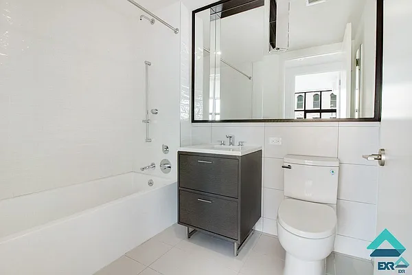 Rented by EXR | media 32