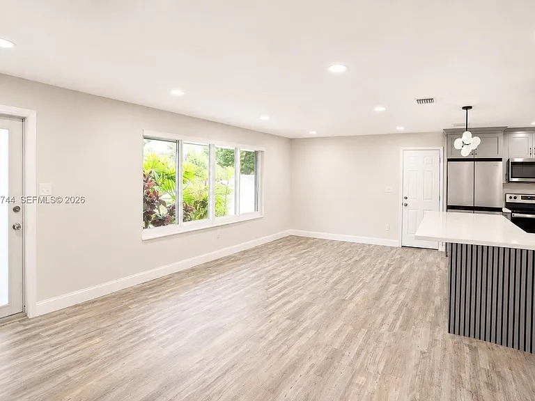 2573 Conroy Dr — Photo 21