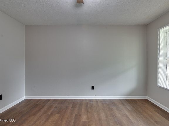 3rd image of 2935 Briarwood Dr