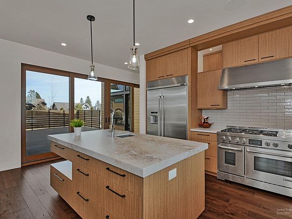 4th image of 61728 Hosmer Lake Dr