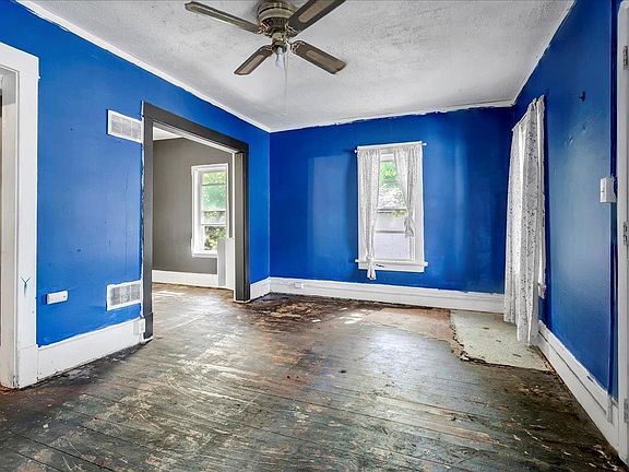 3rd image of 523 W 1st St