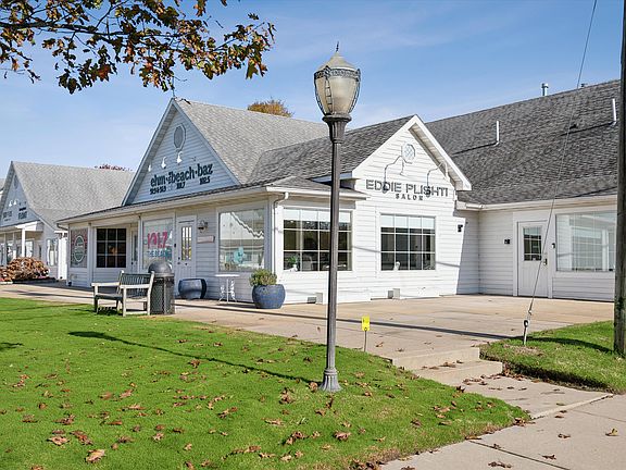 2nd image of 760 Montauk Hwy Building 1