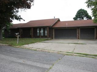 4111 Preston Dr, Saint Joseph, MO 64503