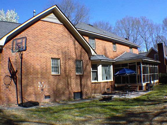 4th image of 912 Cloisters Dr