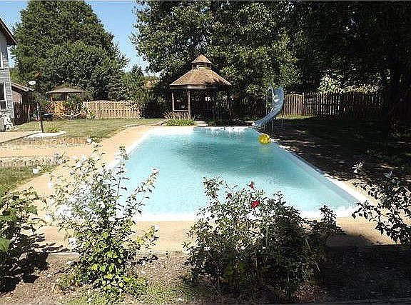 3rd image of 6926 Broken Oak Dr