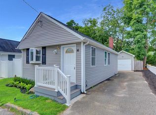 16 1st Ave, Kings Park, NY 11754