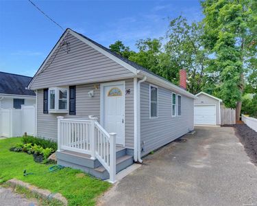 16 1st Avenue, Kings Park, NY, 11754