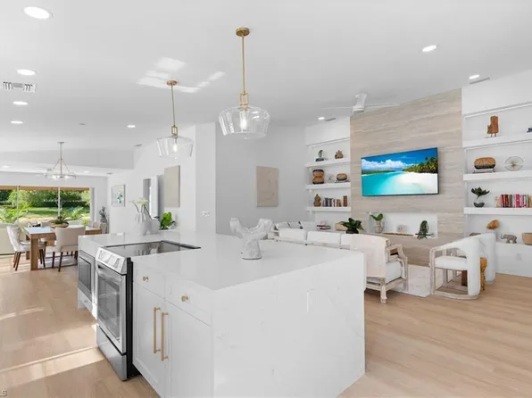 3149 Andorra CT, NAPLES, FL 34109