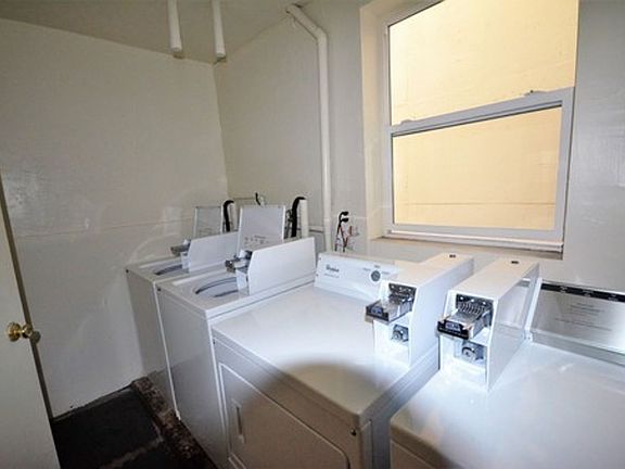 3rd image of 1775 Ofarrell St APT 5