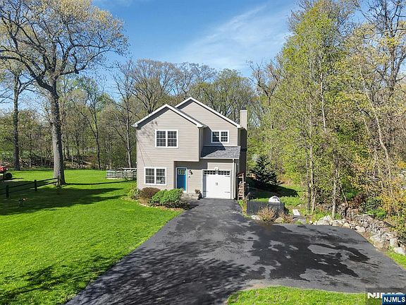 2nd image of 317 Stag Hill Rd