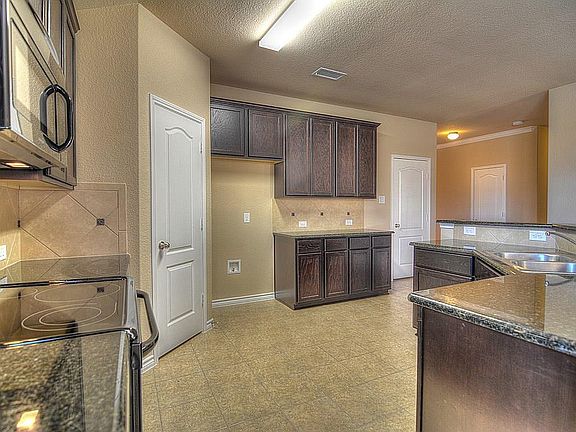 4th image of 1408 Castle Creek Dr