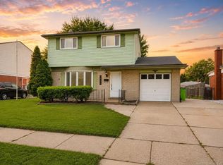 30605 Hennigan St, Roseville, MI 48066