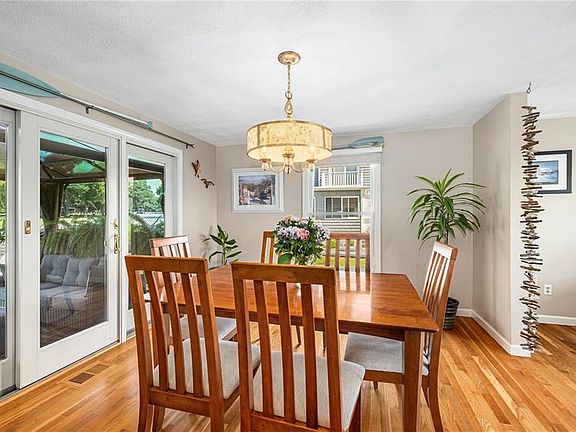5th image of 357 Capron Farm Dr