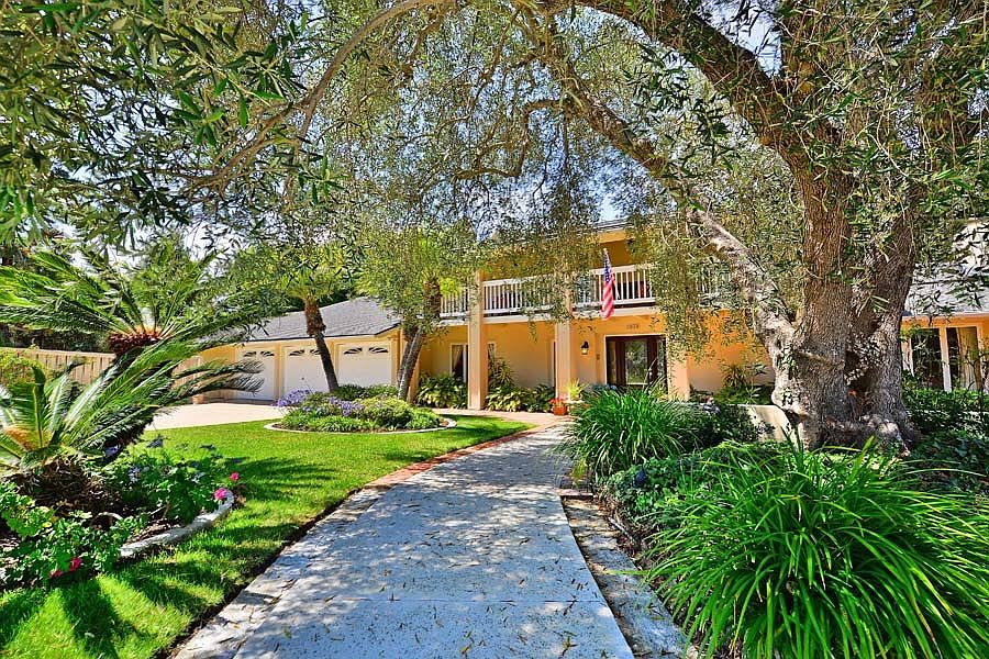 1st image of 2850 Moonridge Dr