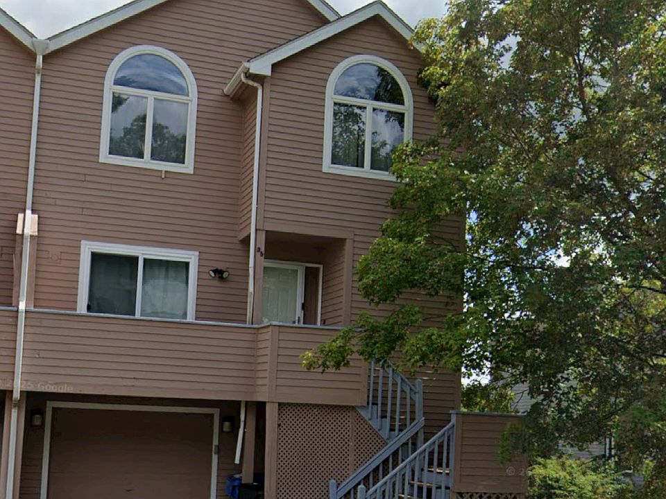 2nd image of 35 Jeffrey Alan Dr