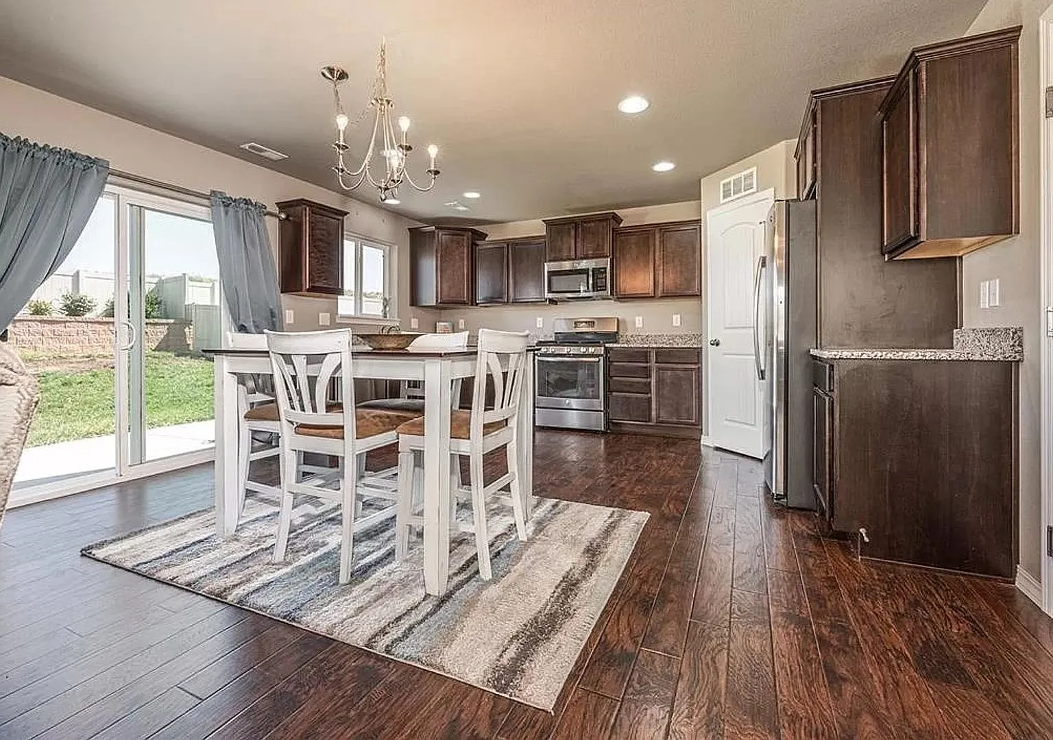 Well Maintained Single Family Home for Rent — Photo 4