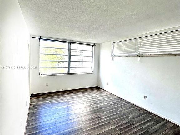 5th image of 1501 NE 191st St APT C312