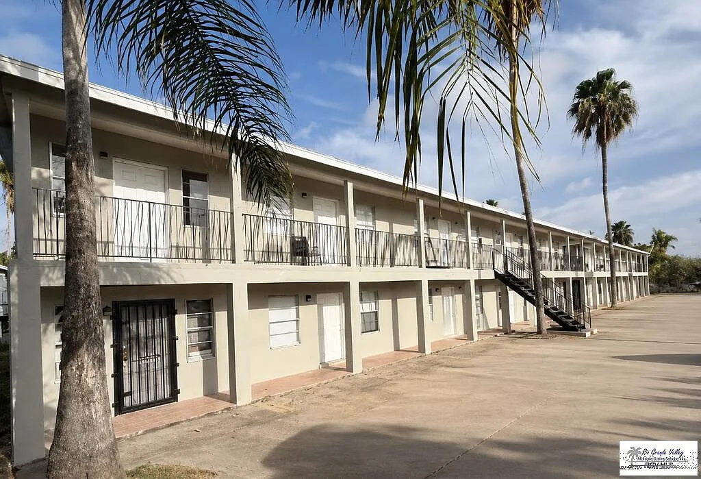 2 bed, 1.0 bath, 824 sqft, $750 — Photo 1