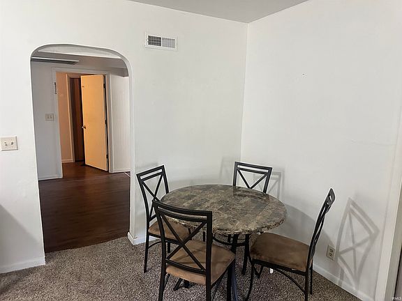 3rd image of 109 Summit St