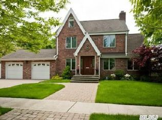 19 Calvin Ave, Syosset, NY 11791