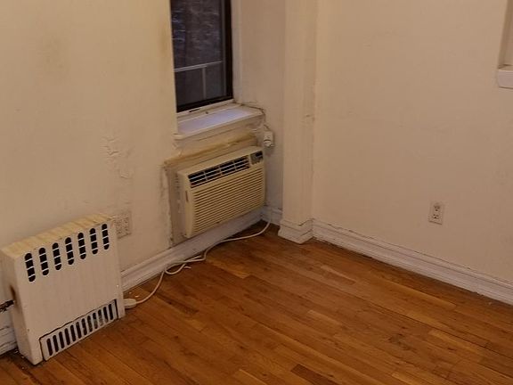 5th image of 224 E 74th St APT 2B