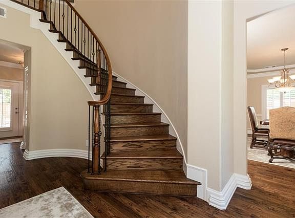 3rd image of 1046 Oak Valley Ct