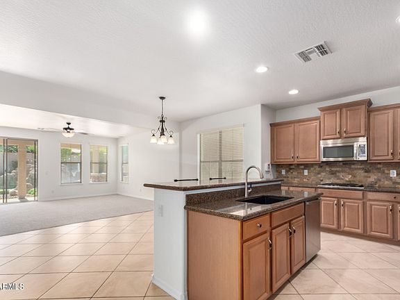 3rd image of 3054 N BEVERLY Place