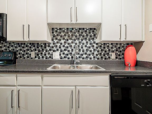 3rd image of 6805 Wood Hollow Dr #1-256R