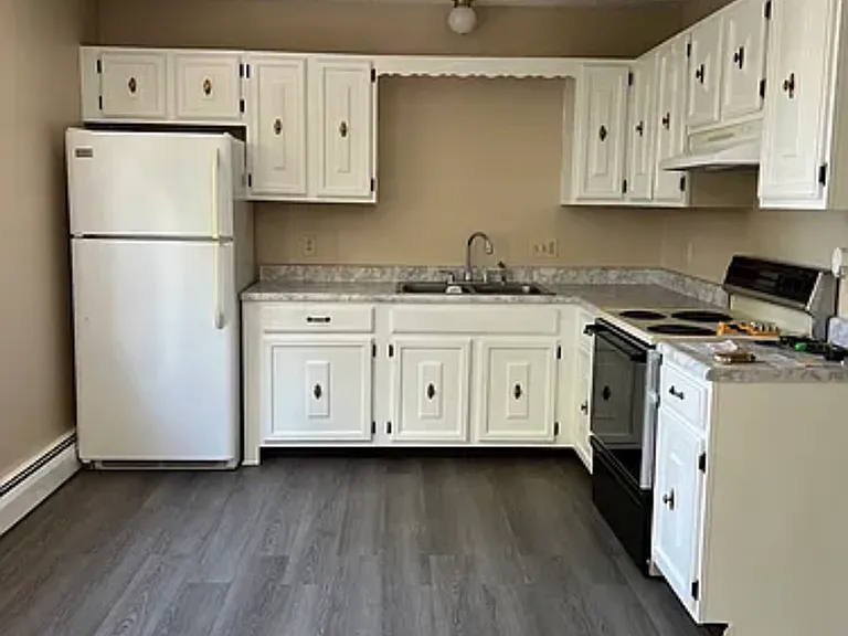 6 Tanglewood Dr #4 — Photo 3