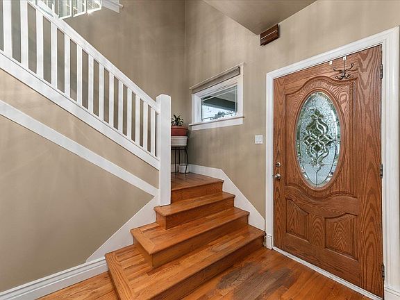 5th image of 1028 W Chelan Ave