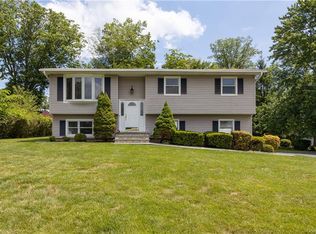 46 Beechwood Dr, Congers, NY 10920
