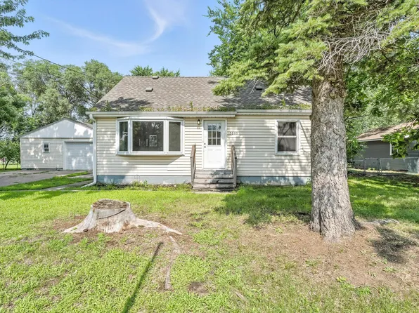 5660 Elmhurst Ave N, Crystal, MN 55428