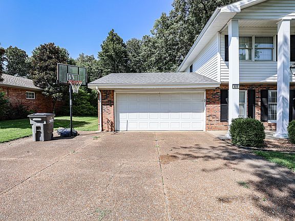 2nd image of 689 Springwell Ln