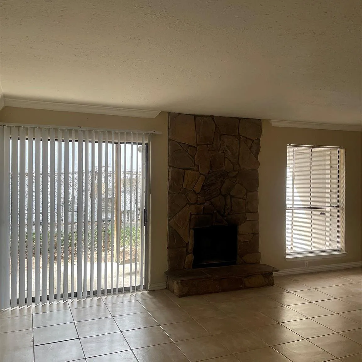 1 bed, 1.0 bath, 714 sqft, $995 — Photo 3