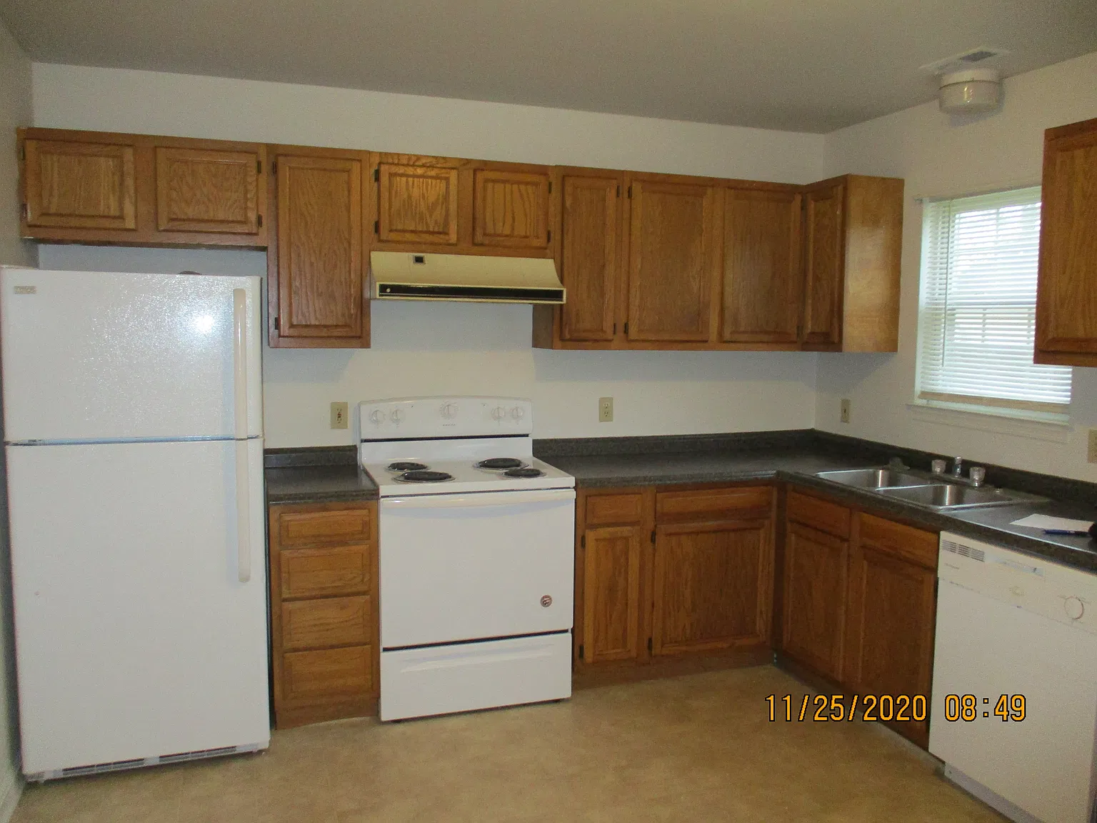 3 bed, 1128 sqft, $1,798 — Photo 2